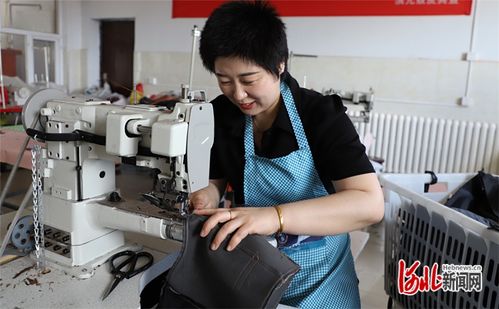 張家口市萬全區(qū)箱包加工助推群眾增收致富鳳凰網河北 鳳凰網